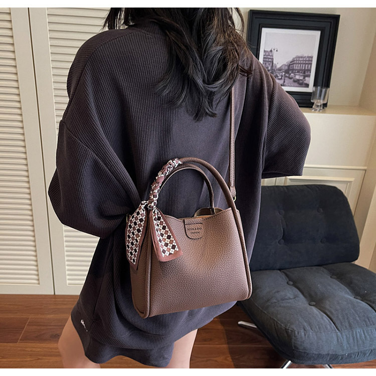 This year, the popular hand-held bucket bag for women in 2025 is a new, fashionable and simple single-shoulder small handbag that is versatile for commuting undefined