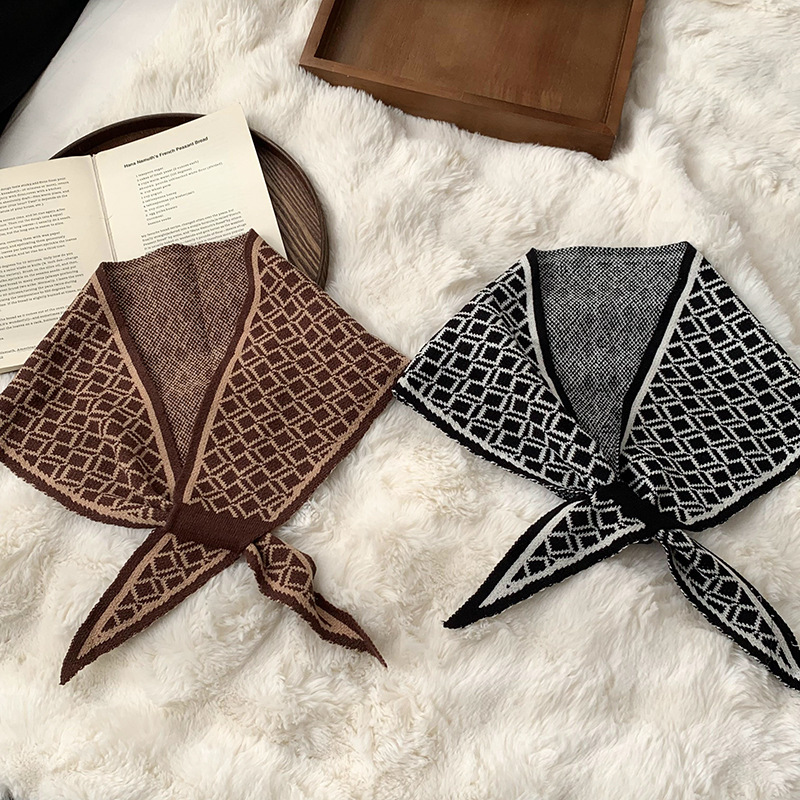 Nuevo pañuelo triangular de punto bufandas para mujeres primavera y otoño estilo coreano perforación perezosa de punto cruzado cuello de cuello con una capa externa