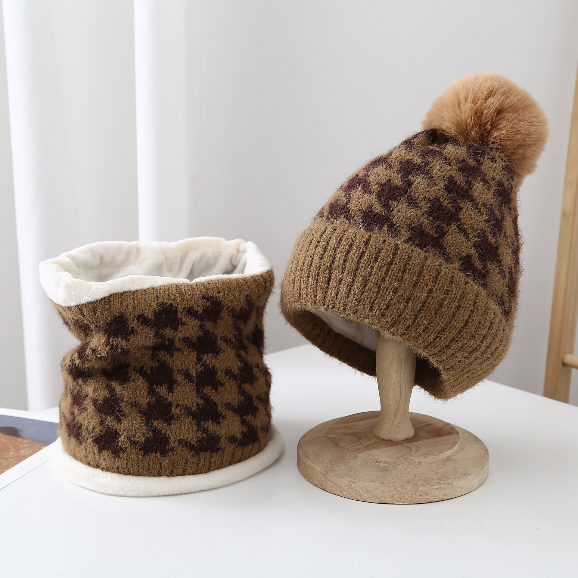 Sombrero de las mujeres de invierno moda estilo coreano sombrero de lana bufanda traje de dos piezas moda juventud moda gruesa caliente de punto sombrero image 11