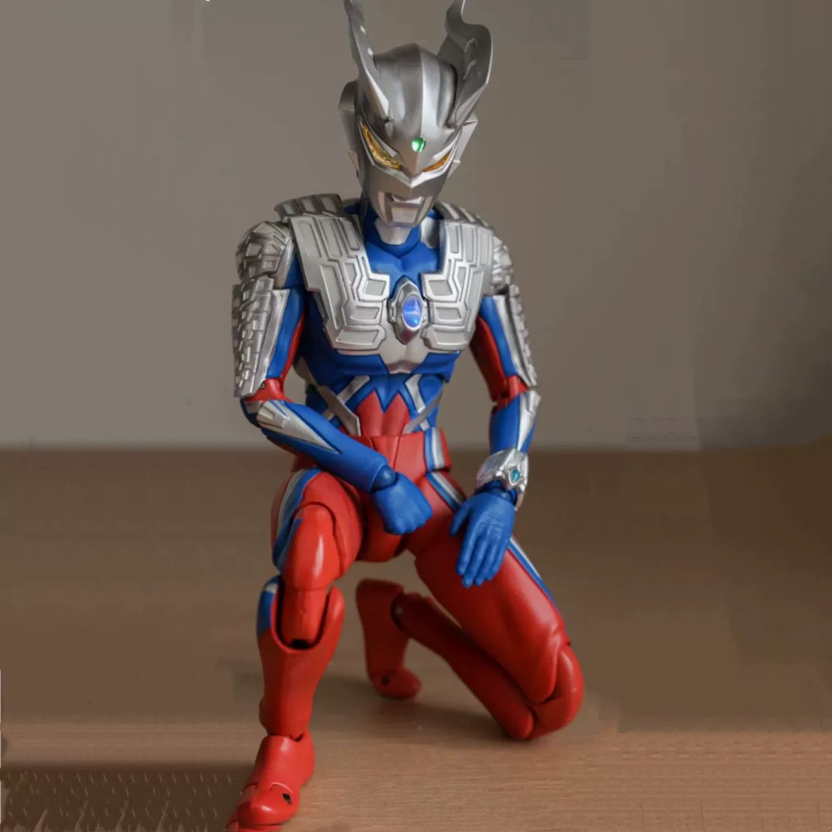 Movable minifigure, golden toy, doll, SHF