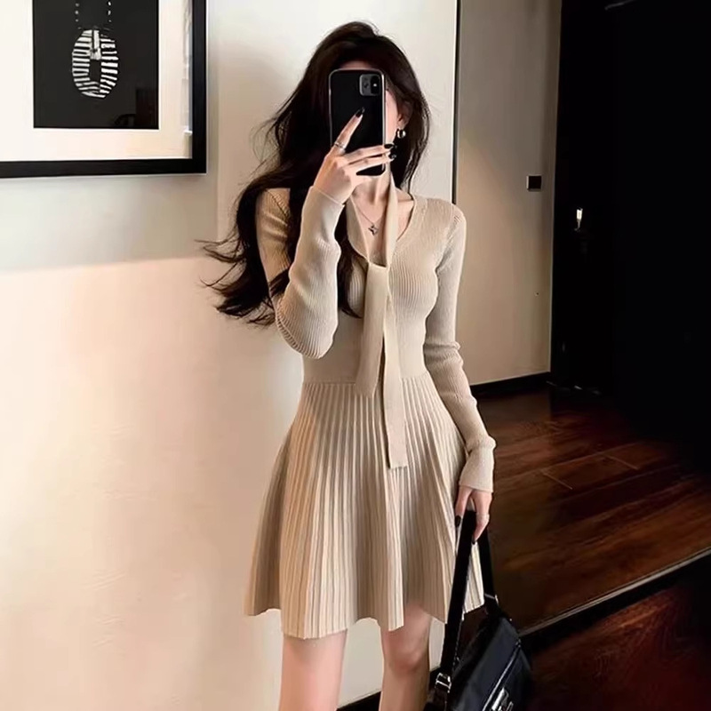 High-End and Exquisite Khaki Knitted Dress for Women, Suitable for Attending Important Occasions, with a Waist-Cinching Design and a Chanel-Inspired Style for Petite Figures High-End and Exquisite Khaki Knitted Dress for Women, Suitable for Attending Important Occasions, with a Waist-Cinching Design and a Chanel-Inspired Style for Petite Figures
