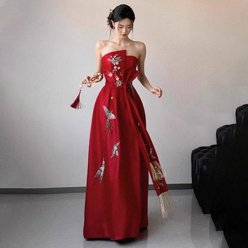 Red Satin Chinese-Style Wedding Toast Dress for Women 2026 New Model New Chinese-Style Bride Engagement Dress Strapless Spring Season