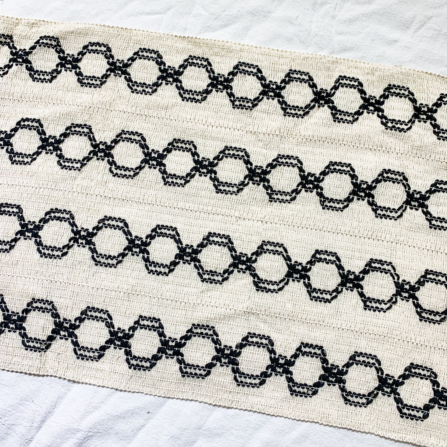 흰색 배경에 MX10 검은 육각형