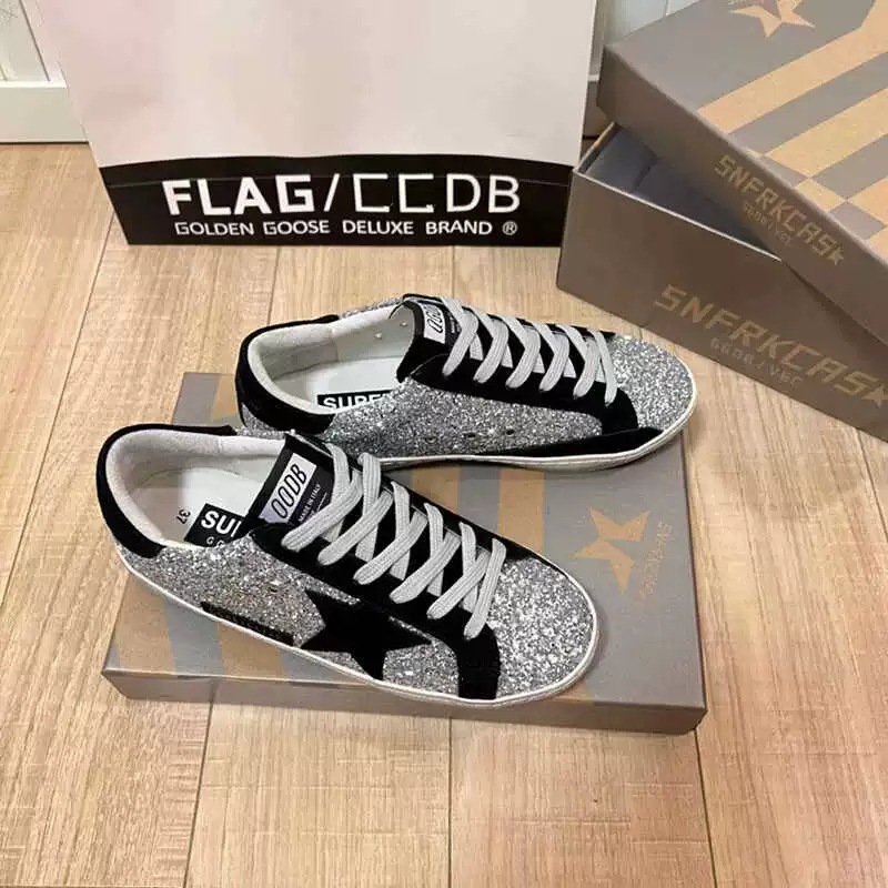Versión mejorada de Corea del Sur GG Star Zapatos sucios de cola negra Zapatos sucios pequeños Zapatos de tabla viejos de cola plateada para mujer Zapatos casuales de aumento para hombres