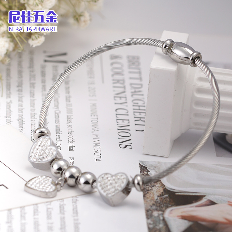 Pulsera personalizada de acero de titanio chapada en oro 18K, incrustada con diamantes y cuentas magnéticas