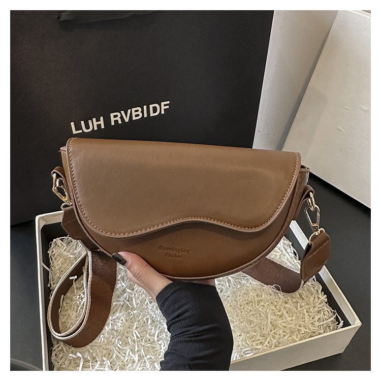 Leather small bags for women 2024 new style fashionable retro versatile crossbody bag shoulder bag fashion underarm horse saddle bag