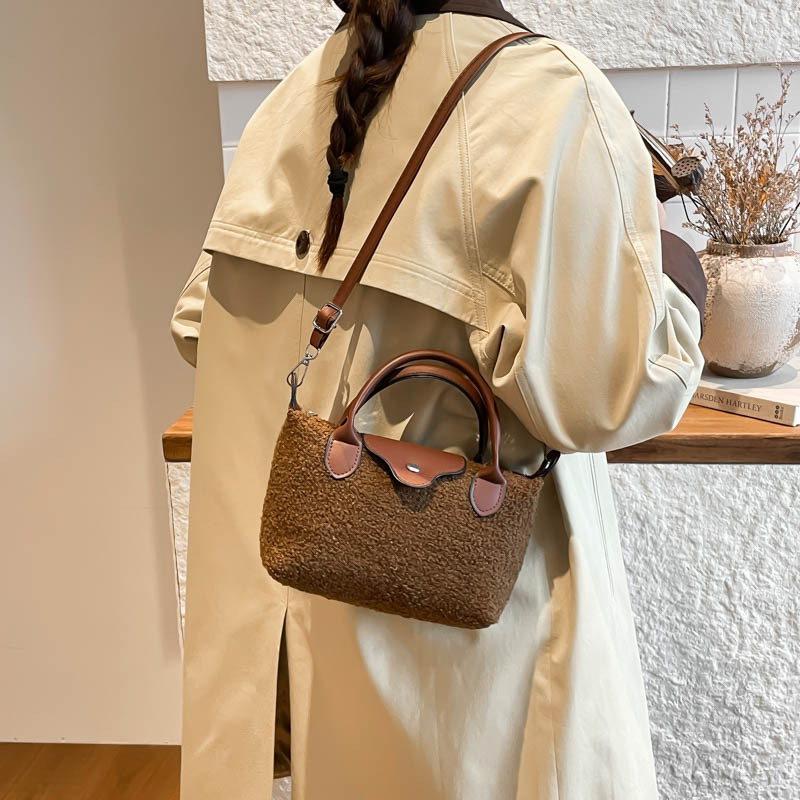 Plush Dumpling Shoulder Bag For Women Versatile Crossbody Handbag_voghion.com