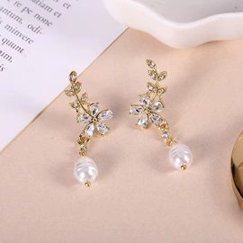 耳钉;项链;耳环