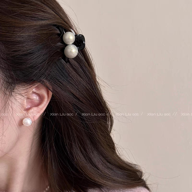 Single pack - bright white large & small bead hair claw clip