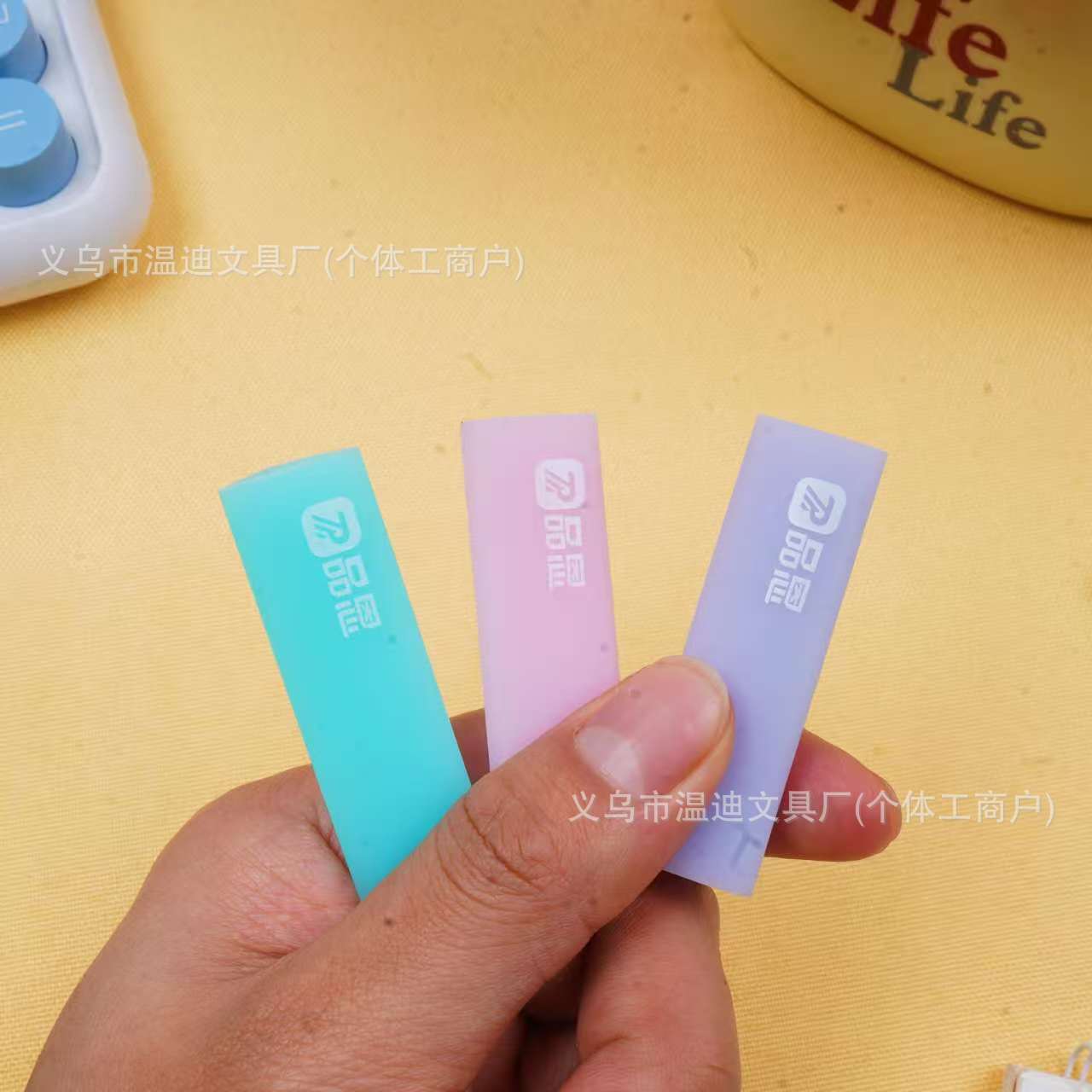 品恩果冻色三角真集屑橡皮擦中小学生专用无屑擦字成线干净不掉渣