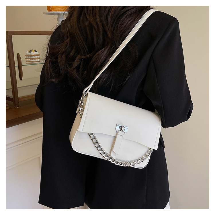 Mujeres PU Color Sólido Estilo Clásico Cuadrado Hebilla Magnética Bolso Bolso Bandolera display picture 14