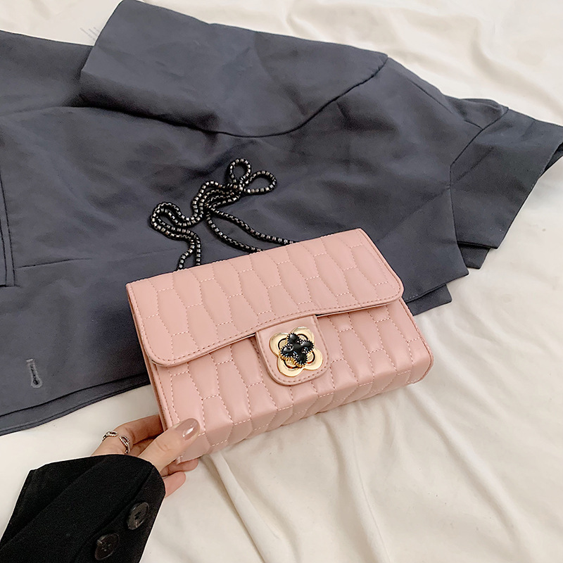 Este año, bolsos populares populares para mujeres 2024, bolsos de cinturón de cadena de verano, bolsos de hombro y brazo.