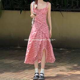 粉色吊带碎花连衣裙女夏季2026年新款仙女气质修身显瘦收腰长裙子