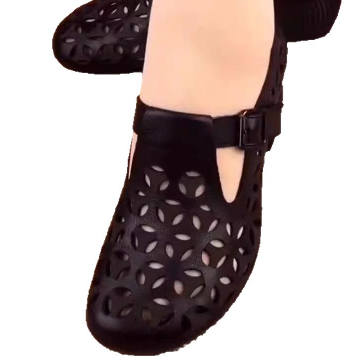 2026 verano nuevo hueco flor de moda versátil tacones gruesos resistentes al desgaste cómodos agujeros súper suaves sandalias de tacones altos