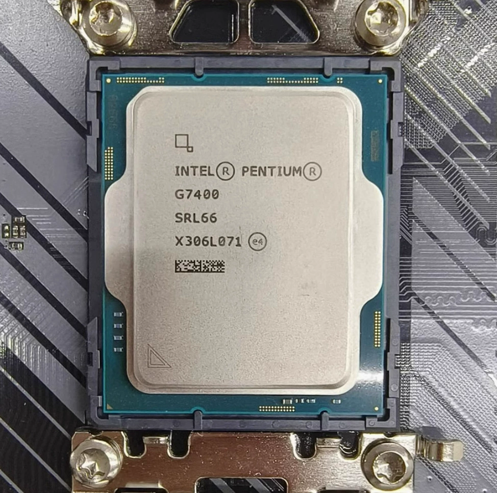 Pentium G7400 12-го поколения, новый процессор с чипом 1700 МГц