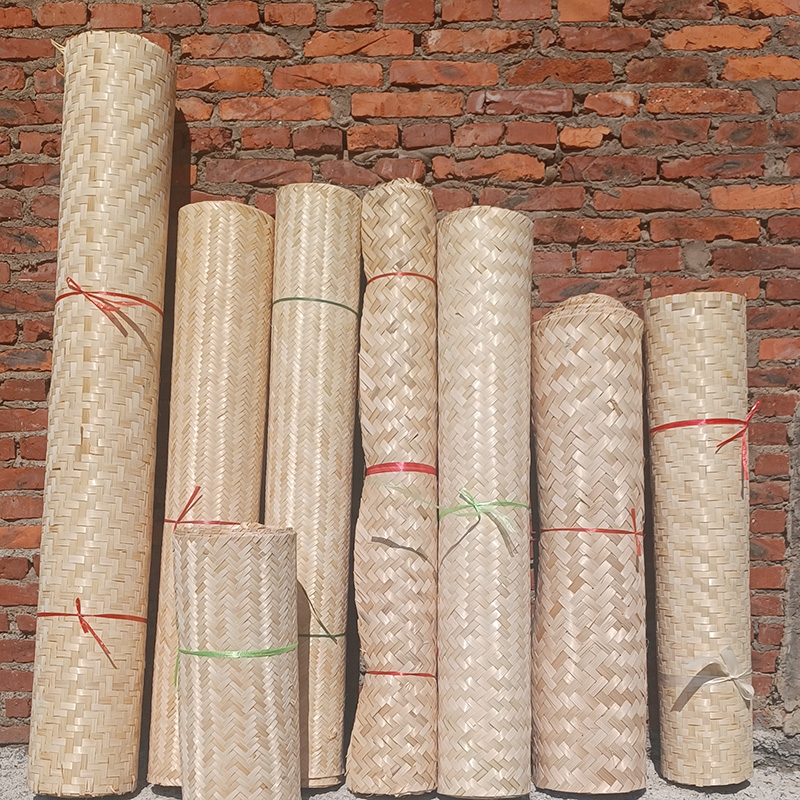 Bamboo mats on walls, ceilings, and partitions in guesthouses and restaurants; imitation carbonized bamboo; hand-woven bamboo craftsmanship.