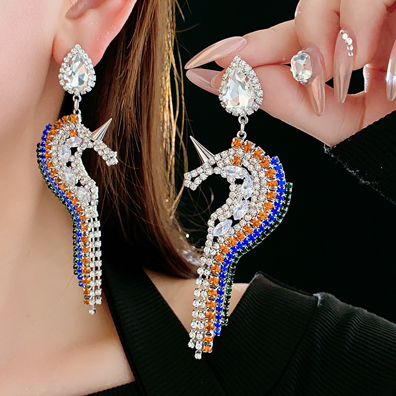 Pendientes de perlas de cristal de diamante de aguja de plata pendientes largos de lujo de Luz Retro europeo y americano pendientes dulces frescos de alto grado para mujeres