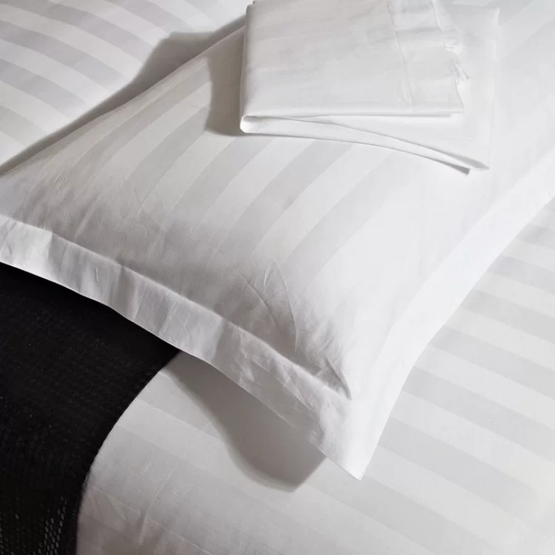 Room bedspread, white pillowcase, increased thickness