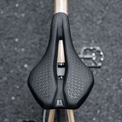 自転車の座布団の山地の道路の車の座布団の快適な中空の競技の自転車の騎乗の部品の自転車の部品