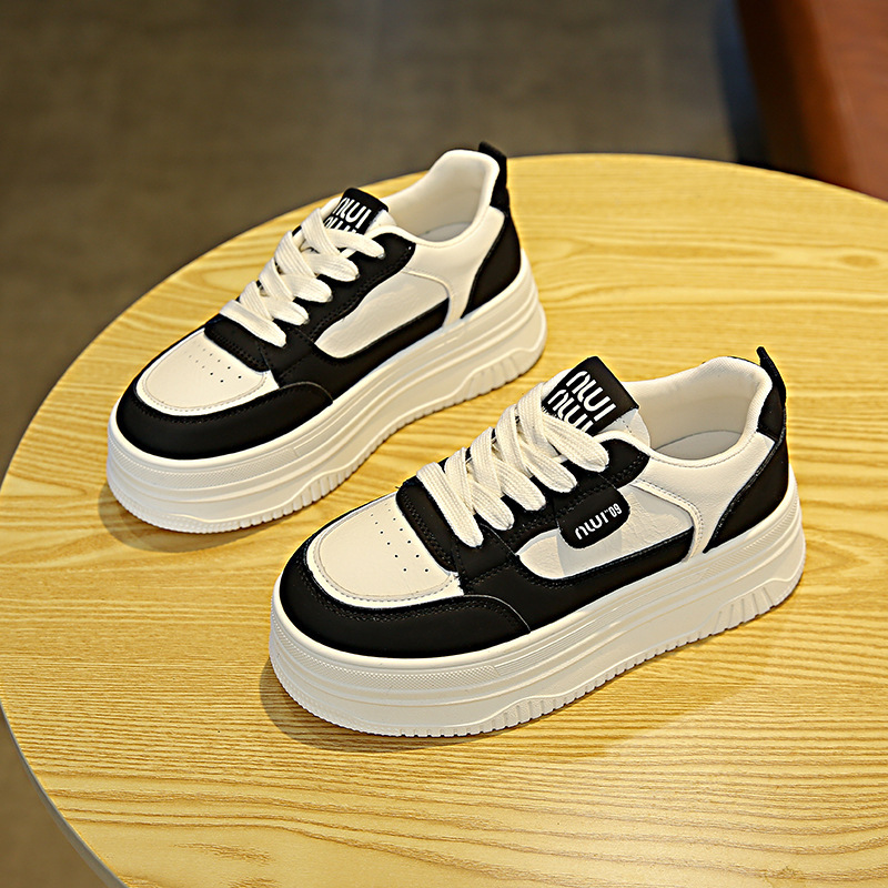 Muffin con suela gruesa zapatos blancos para mujeres 2025 nueva moda versátil cómodo ligero redondo correa zapatos de skate casuales