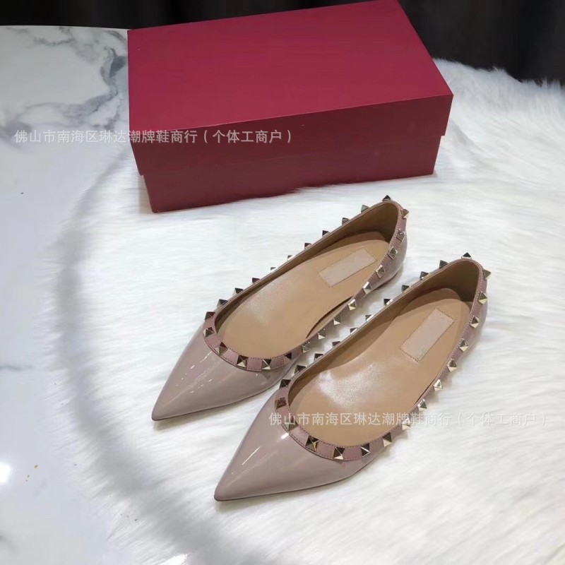 누드 그레이 페이턴트 가죽