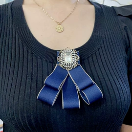 胸针;项链;领结/领花