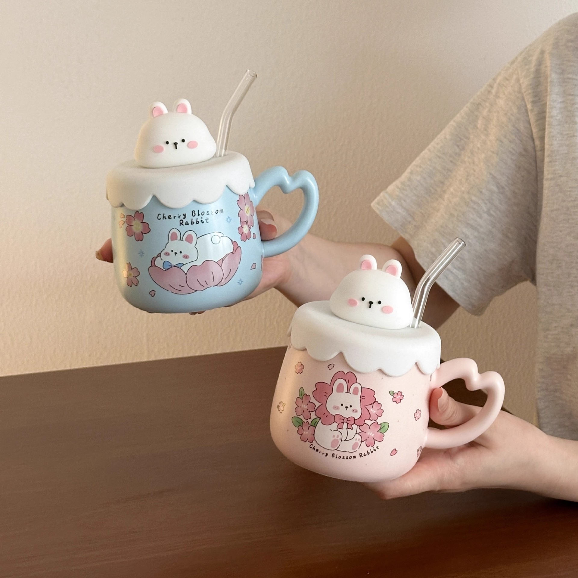 Regalos de cumpleaños lindos cerezas conejos tazas de cerámica con cubierta tazas de paja de desayuno casero café taza de leche