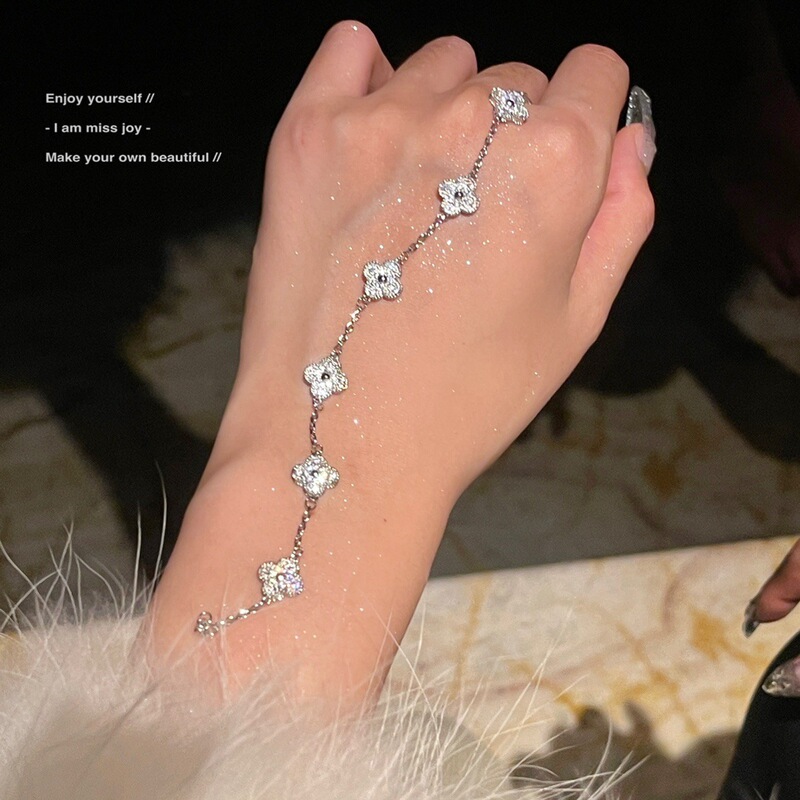 Micro-Paved Zircon Full Diamond Four-Leaf Flower Bracelet for Girls, Accessible Luxury Niche Design, Elegant, High-End Bracelet