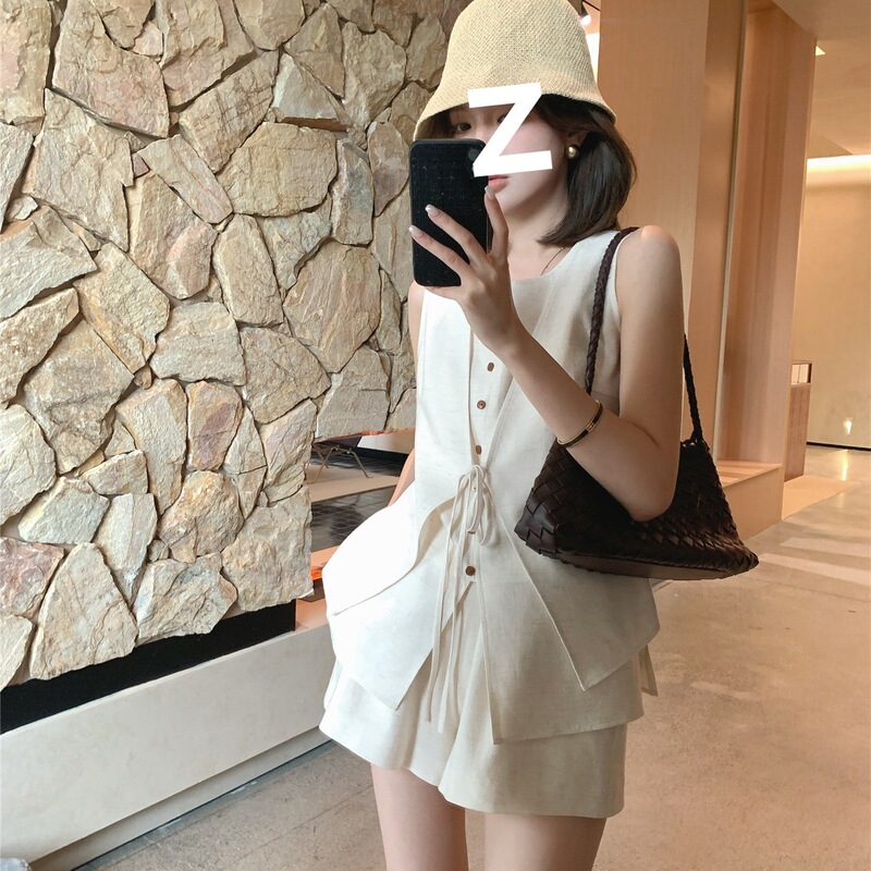 Beige Old Money Style Suit for Women, Summer 2026 New Design, Stylish and Elegant, High-End Feel, Vest and Shorts Two-Piece Set