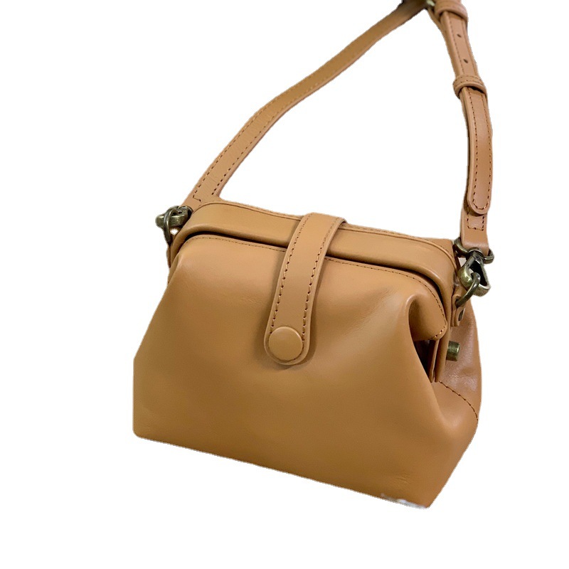 Wholesale New Women's Crossbody Bag Genuine Leather Casual Commuter Doctor Bag Large Capacity Vintage Shoulder Bag Vegetable Tanned Leather - Thumbnail 5