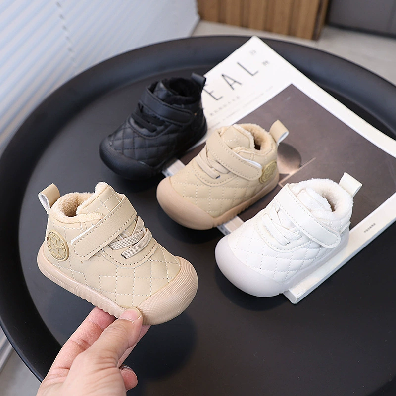 Детская дикая бархатная теплая детская обувь 1-2-3 года осенью и зимой толстая мягкая подошва нескользящая обувь для мужчин и женщин