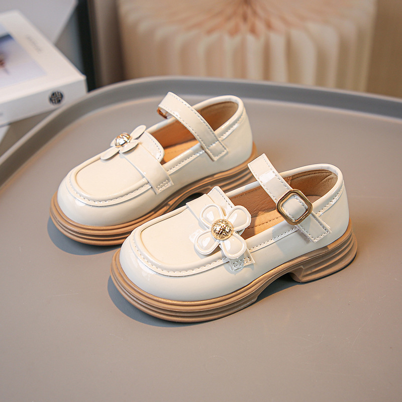 Niñas zapatos de cuero de estilo británico 2026 otoño nuevos zapatos de lefour suaves para niños zapatos de princesa de flores para niñas image 5