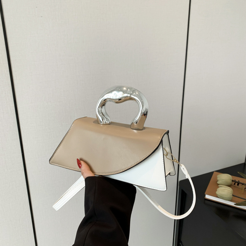 Bolso pequeño de empalme decorativo femenino 2024 nuevo estilo de este año bolso de mensajero de estilo occidental de moda bolso cuadrado pequeño portátil de moda tendencia