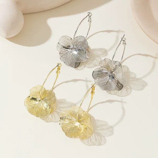 Cross-Border New Style Light Luxury High-End Gold Flower Earrings, Exquisite and Compact, Elegant Earrings for Women