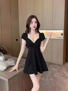 Nighttime skirt with V-neck to cover the belly， big swing short skirt
