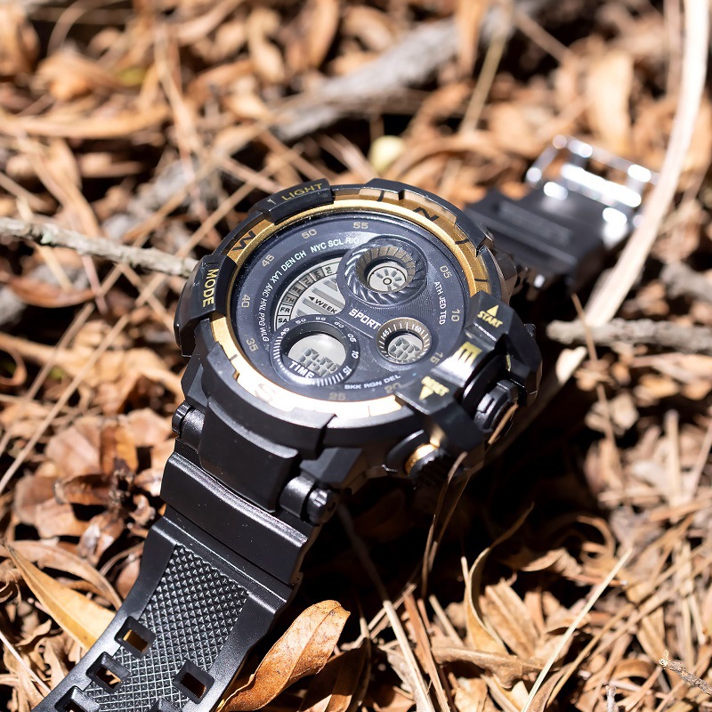 Fábrica al por mayor nuevos hombres al aire libre gran dial deportes reloj electrónico impermeable estudiante moda LED reloj luminoso