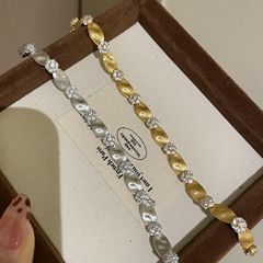 小衆軽豪華イタリア手作り糸S925純銀金メッキ豪華絹織物鍛造宝石花に鎖を入れる女性