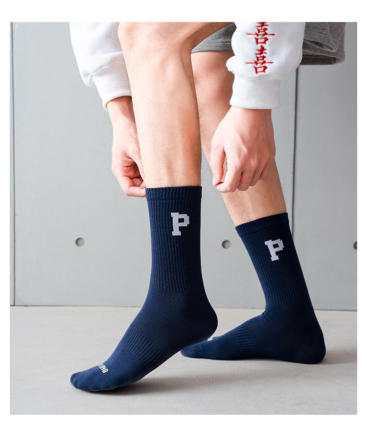 Damen Frühlings- und Herbst reine Baumwoll-Mittelpanther-Socken Mode-Letter-Basketball-Socken Baumwoll-Socken Herren Sport-Socken lange Socken Großhandel