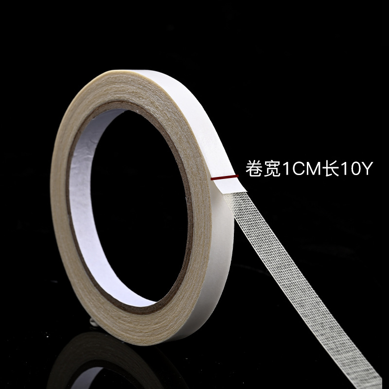 花屋の材料の花の花束を包装して手作りのdiyバラの花を刺します。