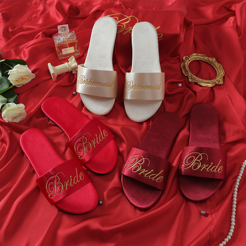 Bordado nueva boda zapatillas de dama de honor de la boda de las mujeres de satén rojo zapatillas de novia de la boda Vestido de la mañana zapatos a juego las mujeres