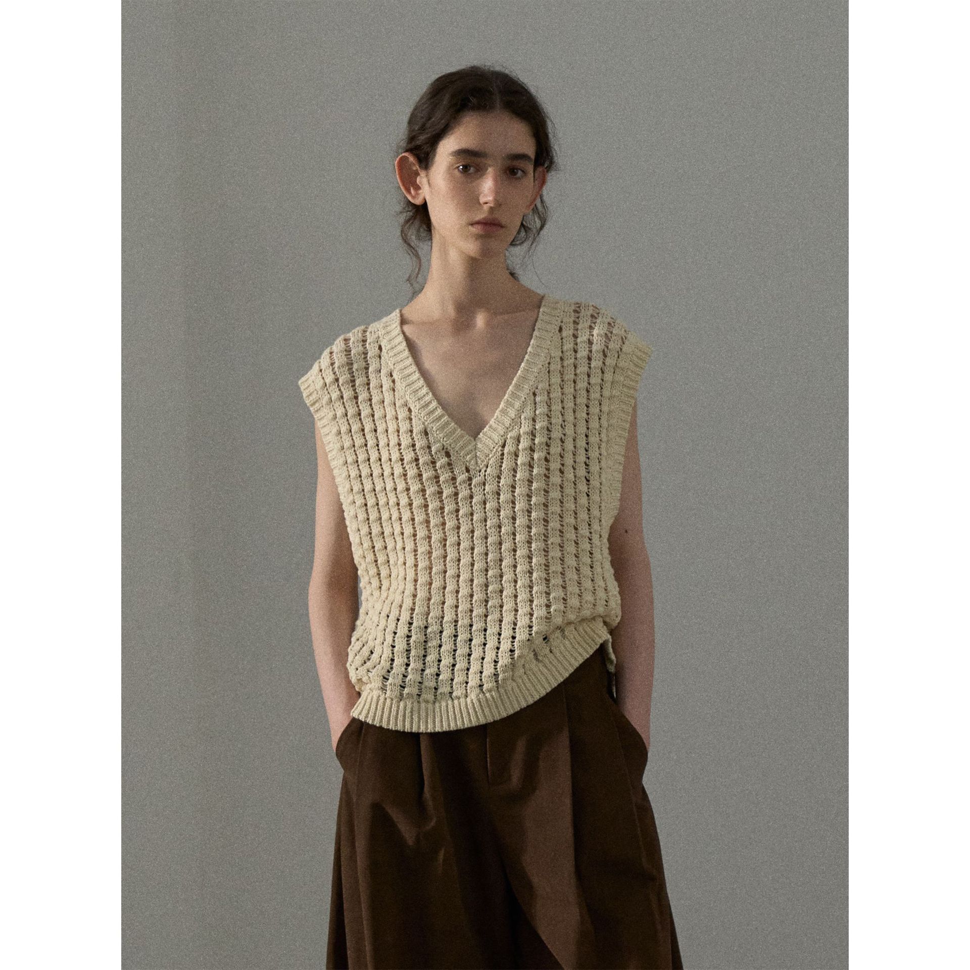 [Collinear] COLNE Autumn New Knitted Vest Women's Three-dimensional Cotton V-Collar Massive Texture Sense Blouse C4323