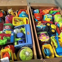 Toys from two-yuan stores, weighed per pound, bulk sold at night markets, square, for children, creative, hot-selling, remote-controlled.