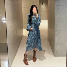 长袖蓝色碎花连衣裙子女秋季2025新款早秋流行韩系穿搭款号