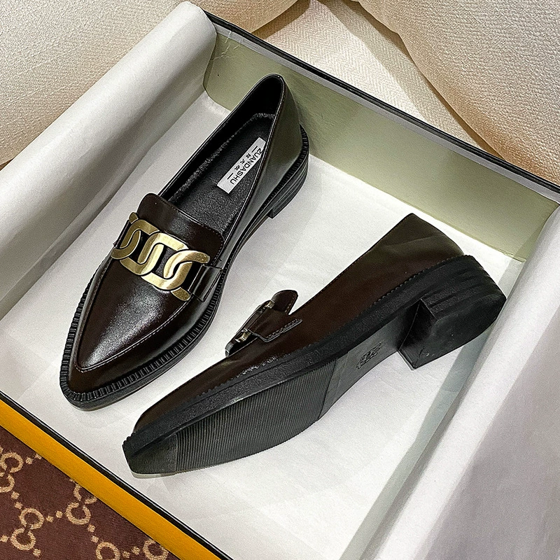 Женские кожаные лоферы 2025 года, британский стиль, модель на плоской подошве, удобные, универсальные, разных размеров.