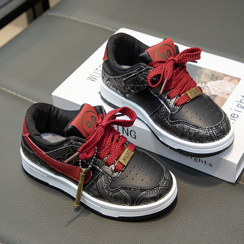 Zapatos deportivos para niños 2025 primavera nueva moda zapatos de skate para niños zapatos casuales de suela suave para niños grandes zapatos para correr