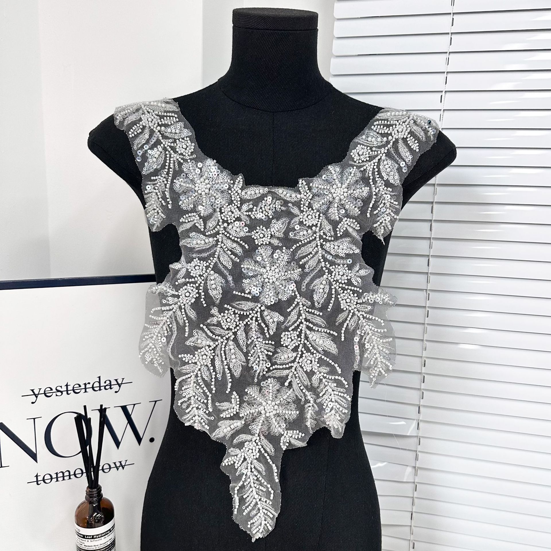 Cuello falso bordado tridimensional vestido exquisito vestido de baile cuello delantero esquinilla perla decoración nuevo accesorios de encaje hueco