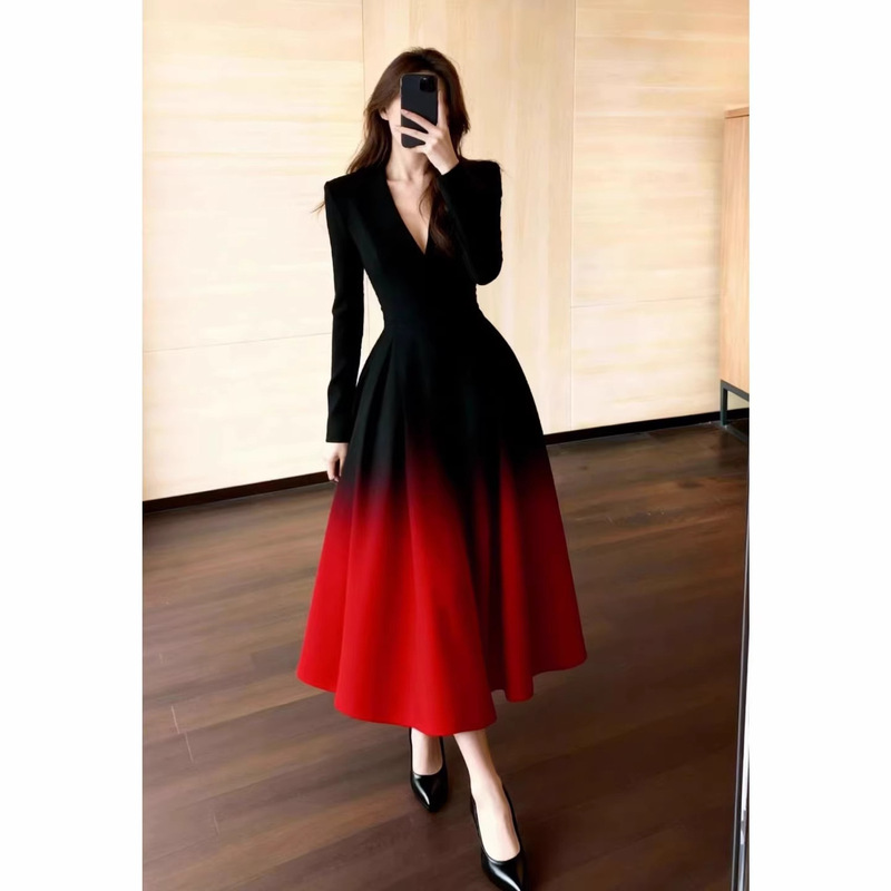 A Stunning Autumn/Winter Dress That Flatters Your Figure, Perfect for Important Occasions, with a Red Gradient and a Chic Style A Stunning Autumn/Winter Dress That Flatters Your Figure, Perfect for Important Occasions, with a Red Gradient and a Chic Style