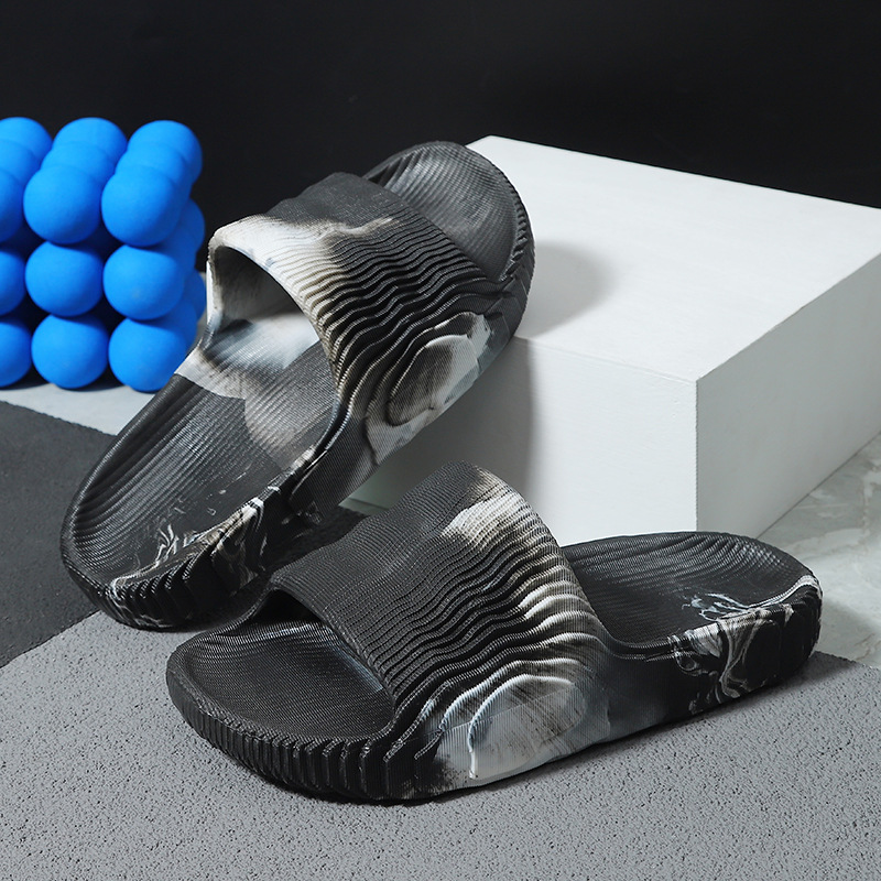 Zapatillas antideslizantes para parejas zapatillas de moda para hombres de verano nuevo hogar para mujer cómodas chanclas antideslizantes al por mayor