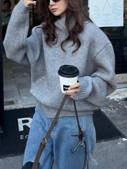 秋と冬の軽い大人スタイルの新しいグレーのニットセーター女性のための韓国の怠惰なスタイルのルーズニッチタートルネックプルオーバーセーター|undefined