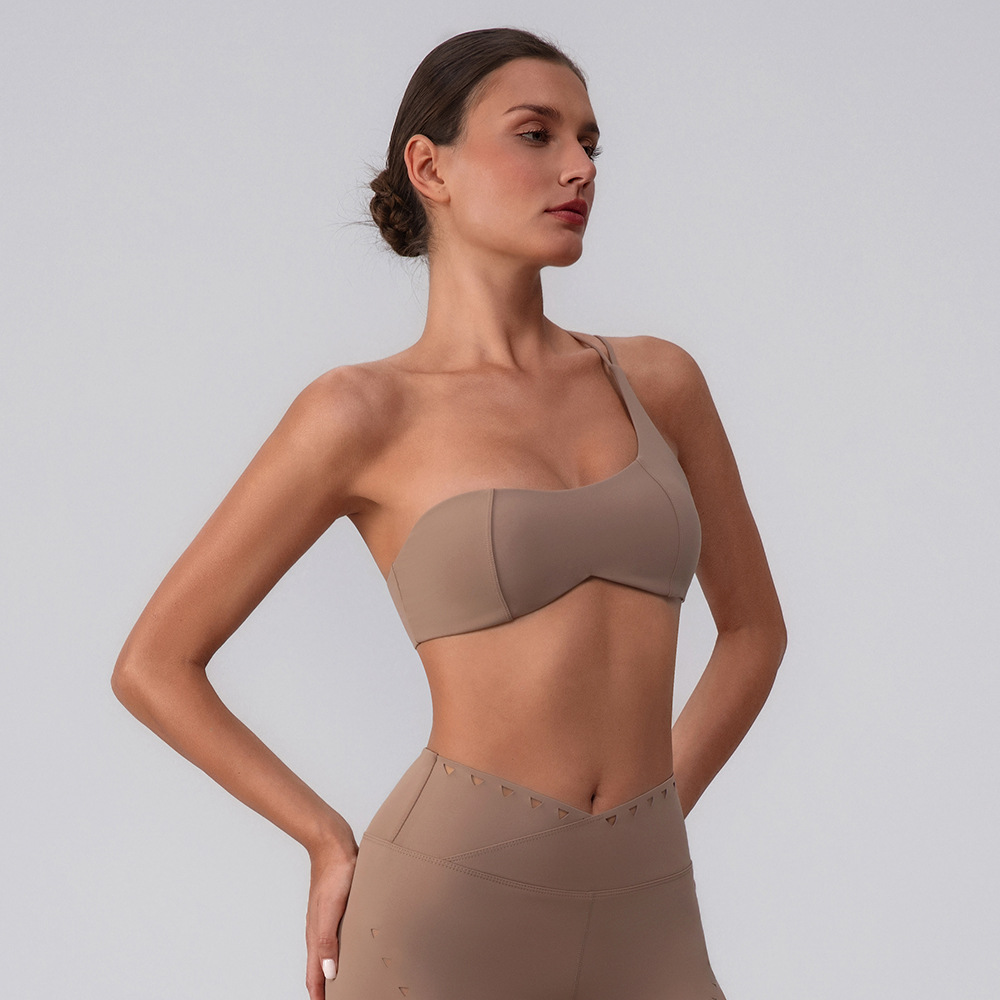 Sujetador de yoga hueco europeo y americano, almohadilla para el pecho desmontable de secado rápido, ropa interior deportiva, ropa de fitness Pilates, top de un hombro para mujer